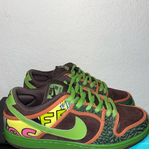 Jordan Other - Nike SB Dunk Low De La Soul Size 9
